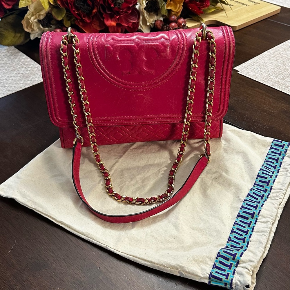 Beautiful Tori Burch  leather bag includes dust bag